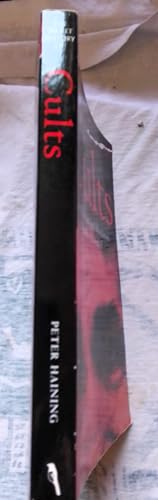 The Secret History of Cults: Bizarre Rituals and Murderous Practices Revealed [Paperback] Peter Haining